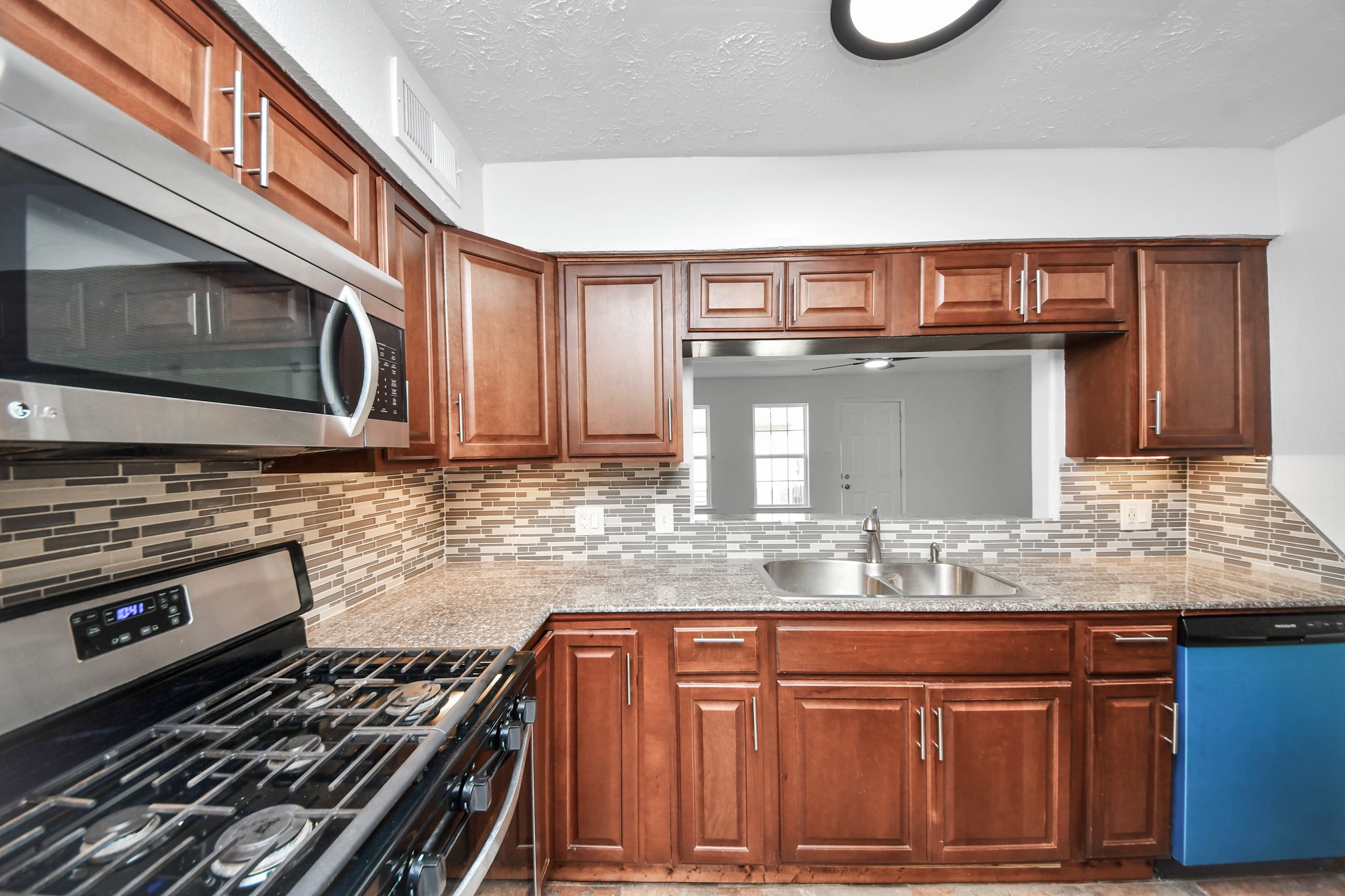 12190 Beamer Road Houston, TX 77089 - Photo 27 of 39 Gallery Image 27