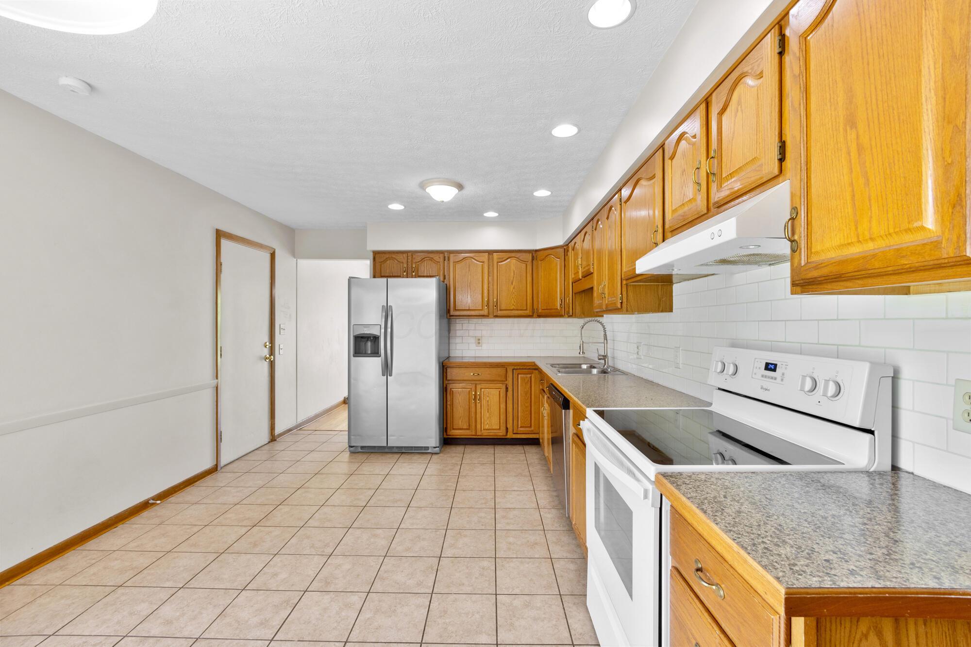 215 Lockville Road Pickerington, OH 43147 - Photo 11 of 54 Kitchen