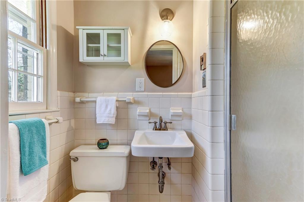 804 Kemp Road West Greensboro, NC 27410 - Photo 14 of 30 Master Bath