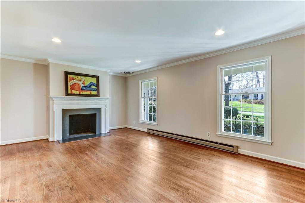 804 Kemp Road West Greensboro, NC 27410 - Photo 3 of 30 Living Room