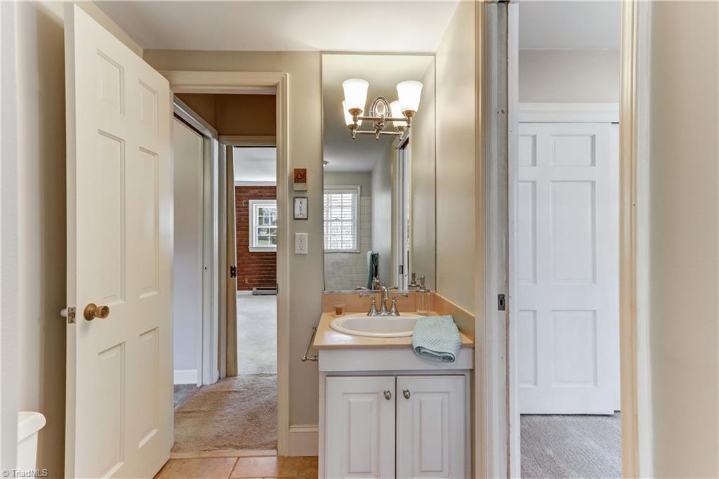 804 Kemp Road West Greensboro, NC 27410 - Photo 22 of 30 Full Bath