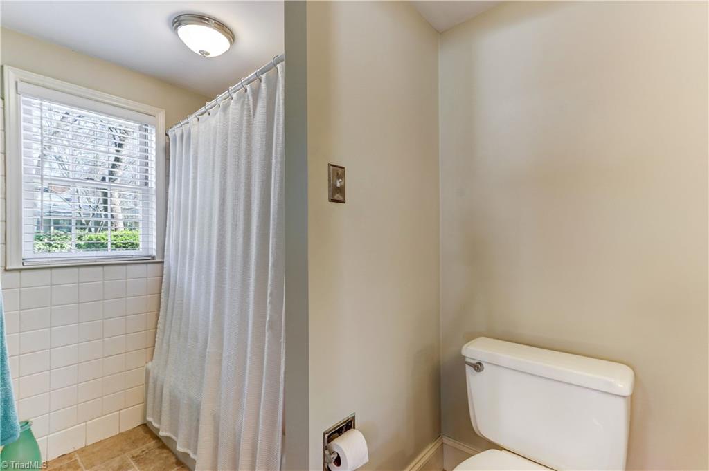 804 Kemp Road West Greensboro, NC 27410 - Photo 23 of 30 Full Bath