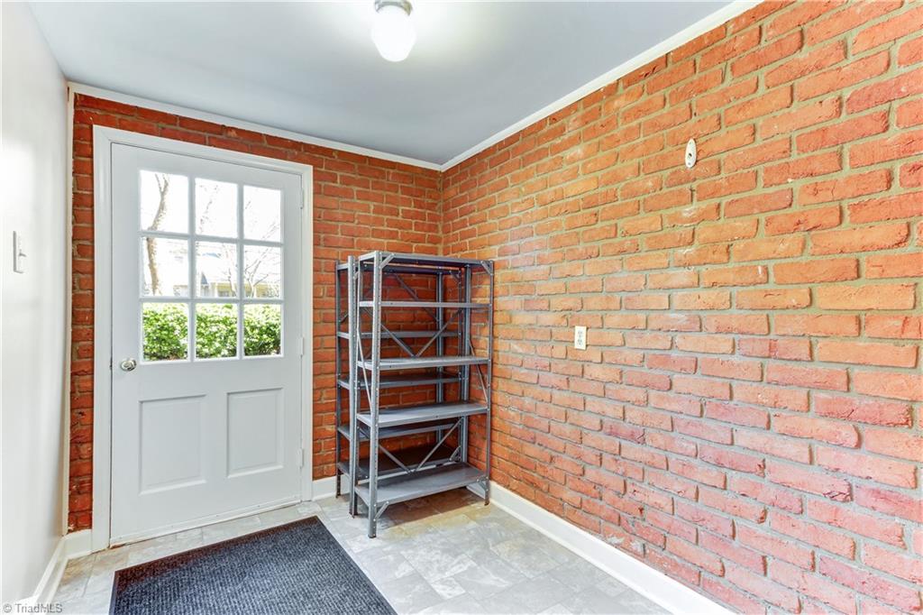 804 Kemp Road West Greensboro, NC 27410 - Photo 24 of 30 Mudroom