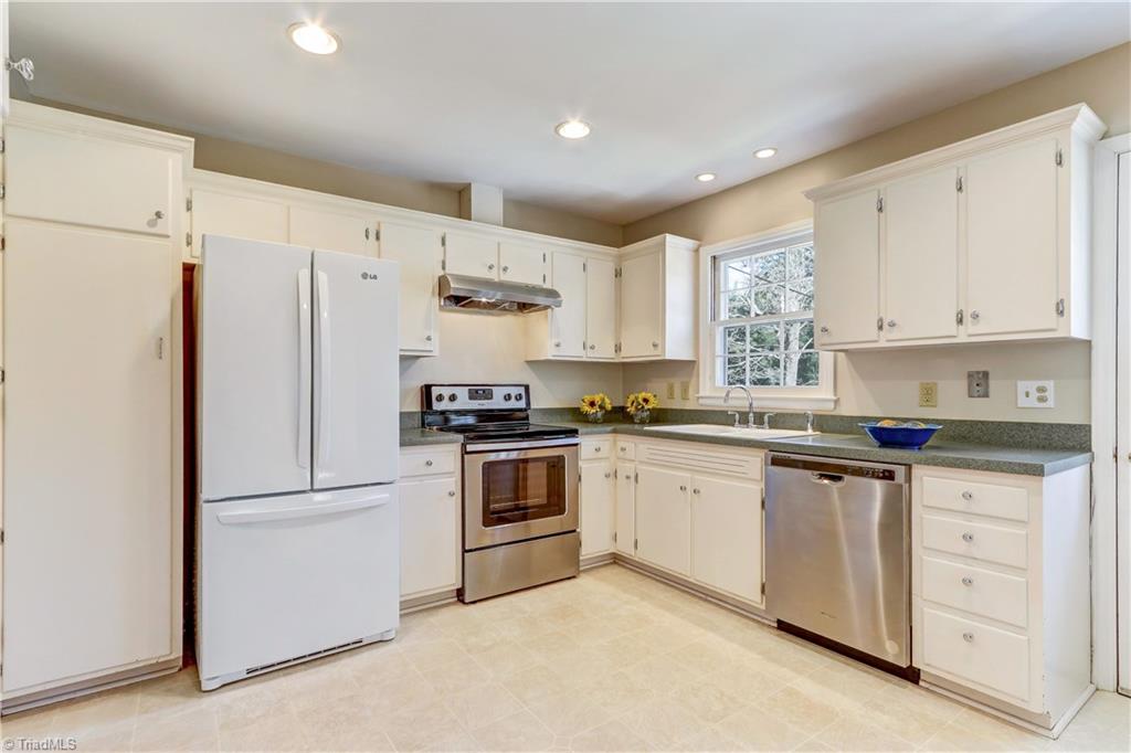 804 Kemp Road West Greensboro, NC 27410 - Photo 4 of 30 Kitchen