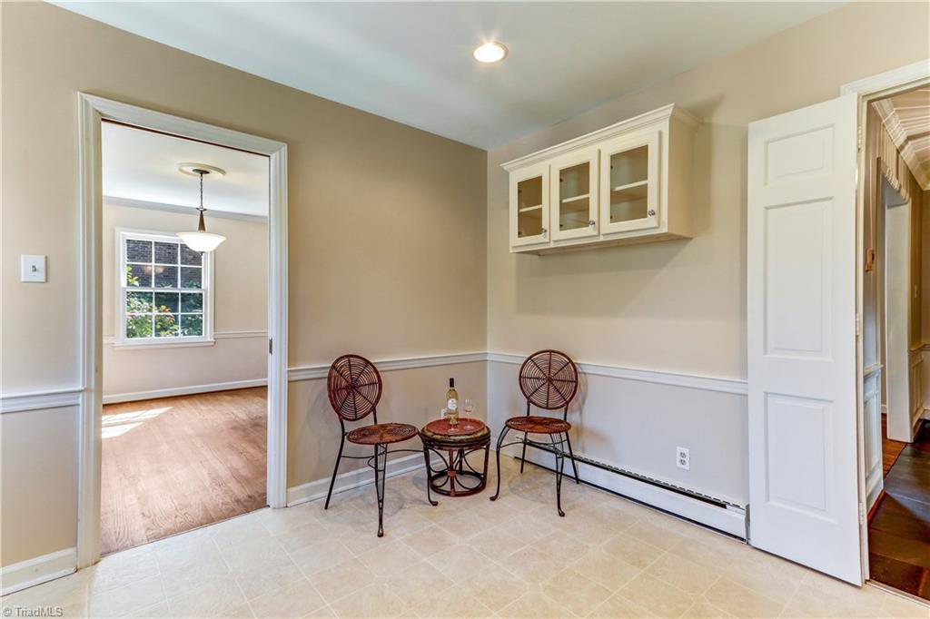804 Kemp Road West Greensboro, NC 27410 - Photo 10 of 30 Breakfast Area