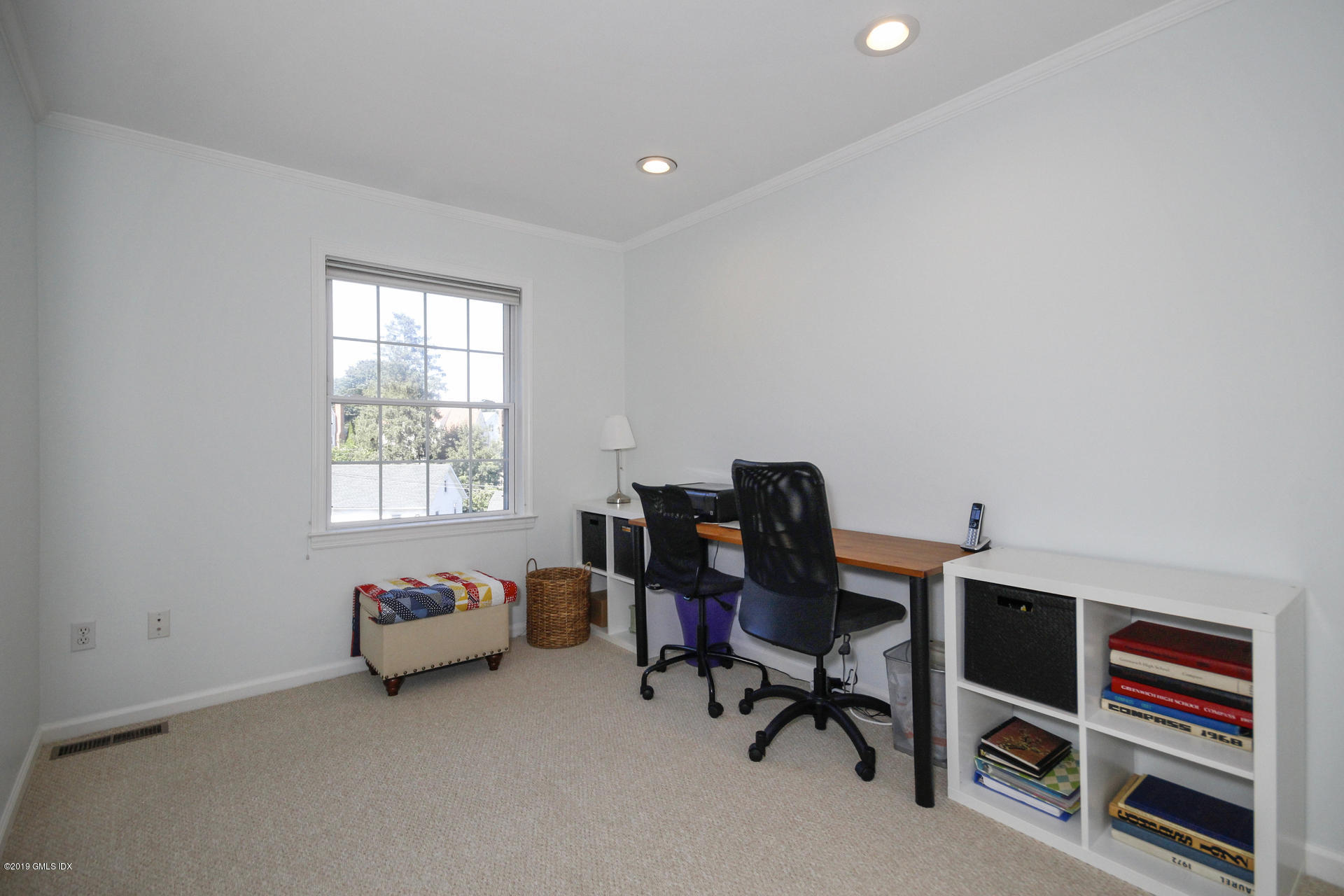 33 Talbot Lane, Unit 3 Greenwich, CT 06830 - Photo 8 of 15 a bedroom with a bed and a window