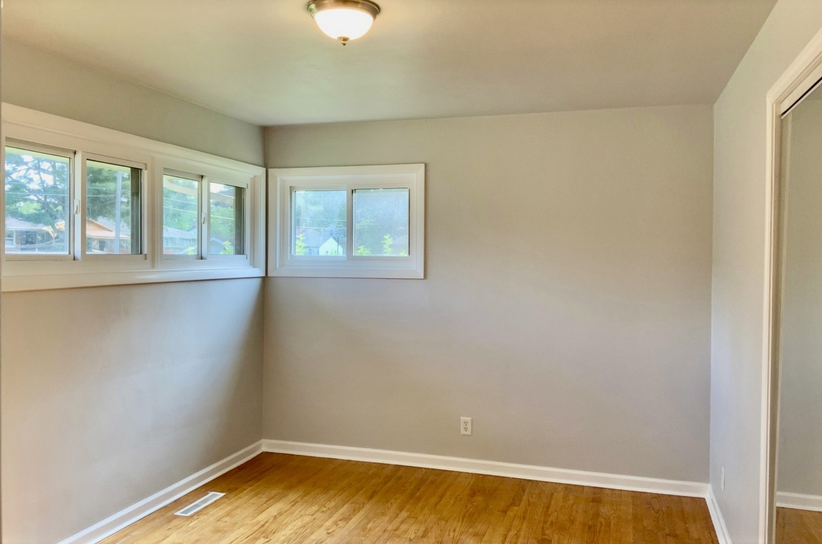 3929 Pinecrest Road Rockford, IL 61107 - Photo 20 of 33 an empty room with a window