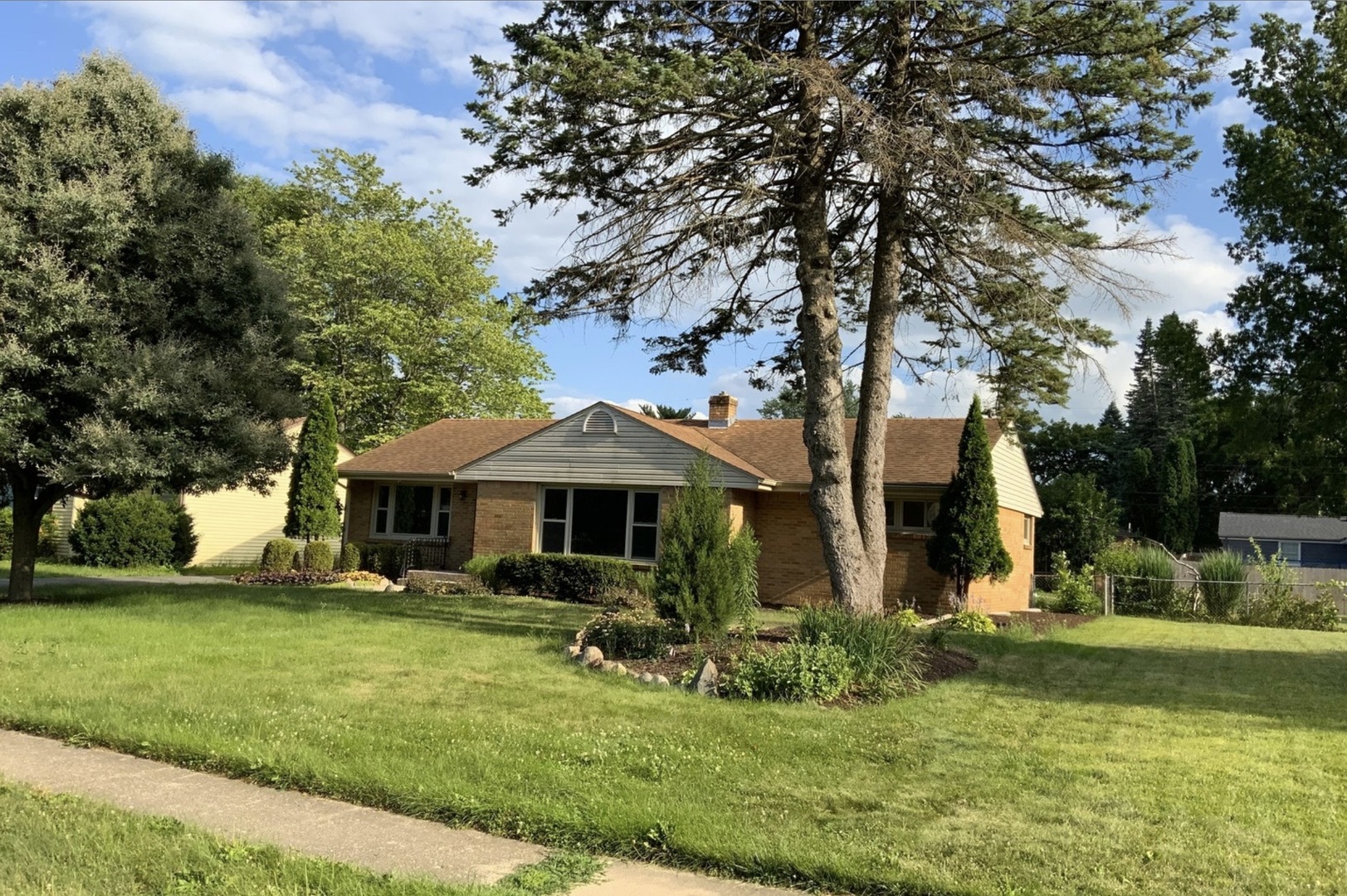 3929 Pinecrest Road Rockford, IL 61107 - Photo 2 of 33 a front view of a house with garden