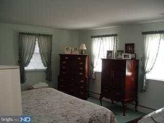 921 Edwards Drive Springfield, PA 19064 - Photo 5 of 6 Gallery Image 5