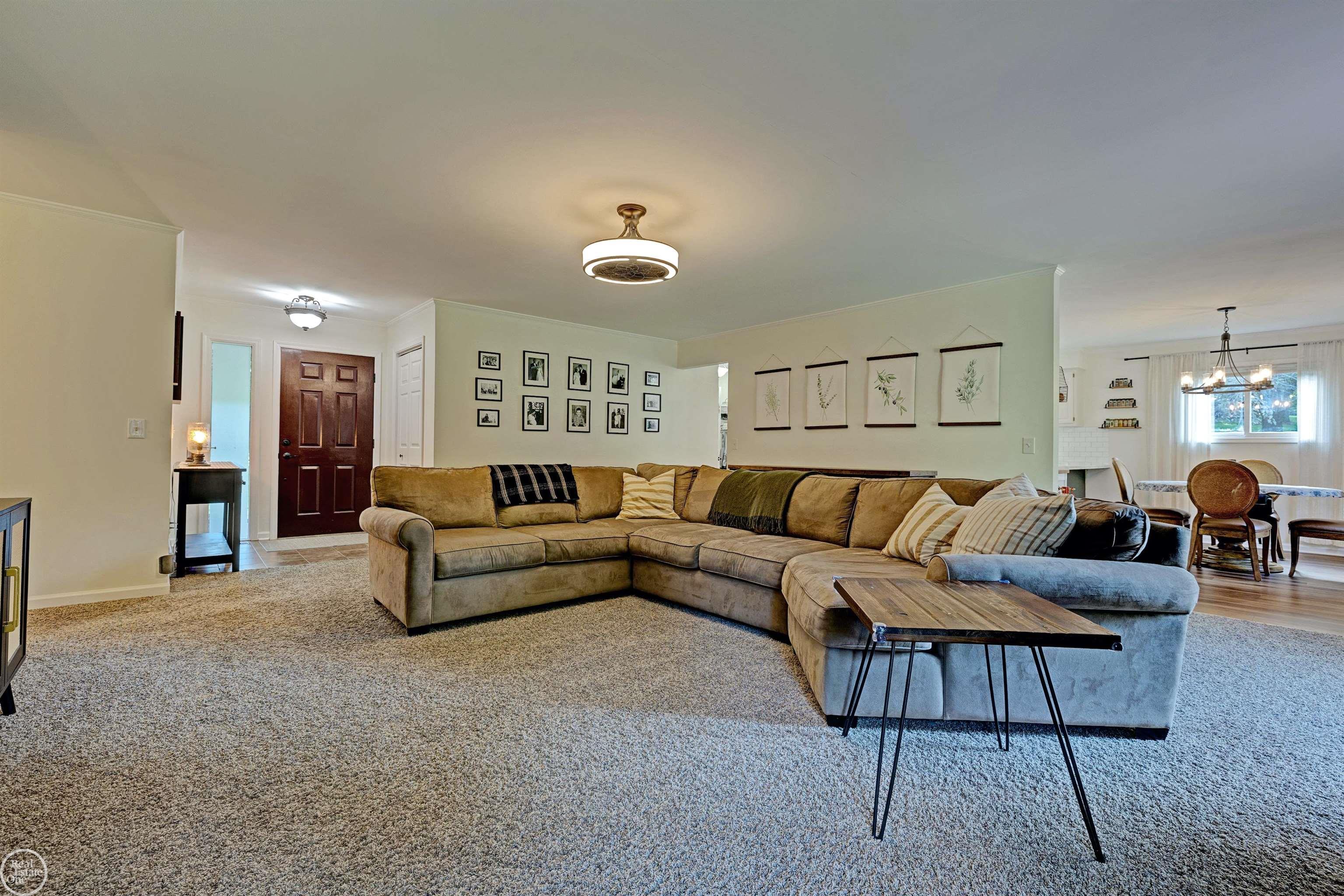 8600 Rattalee Lake Road Clarkston, MI 48348 - Photo 6 of 48 50152973-b5c73954-aac7-4db4-ba58-d0d9360c5223.JPG
