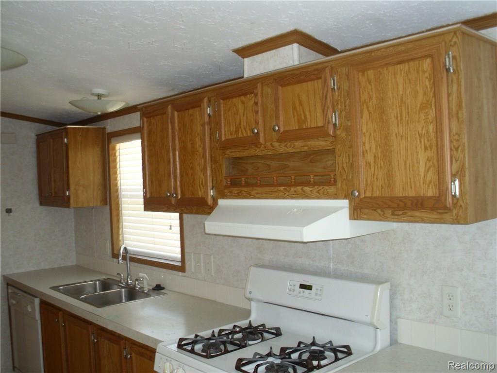 22744 Quinn Road Clinton Township, MI 48035 - Photo 11 of 23
