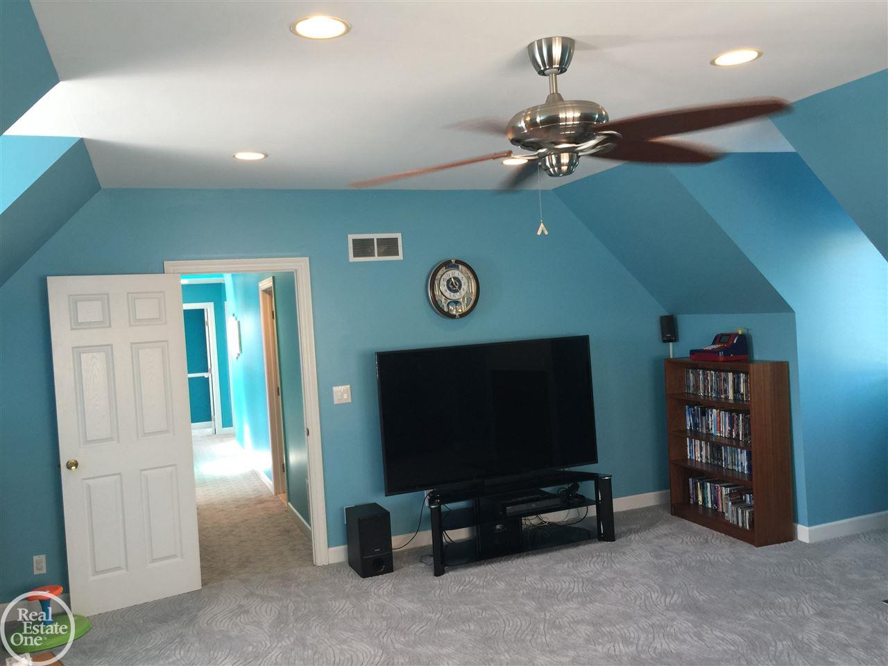 38019 Pointe Rosa Street Harrison Township, MI 48045 - Photo 34 of 36 31355238-33.JPG