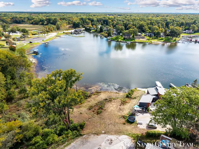 $799,900 | 148 Lake Street, Fruitport, MI 49415