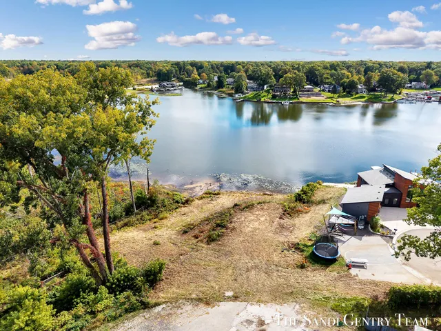 $799,900 | 148 Lake Street, Fruitport, MI 49415