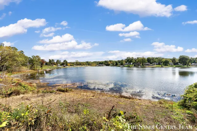 $799,900 | 148 Lake Street, Fruitport, MI 49415