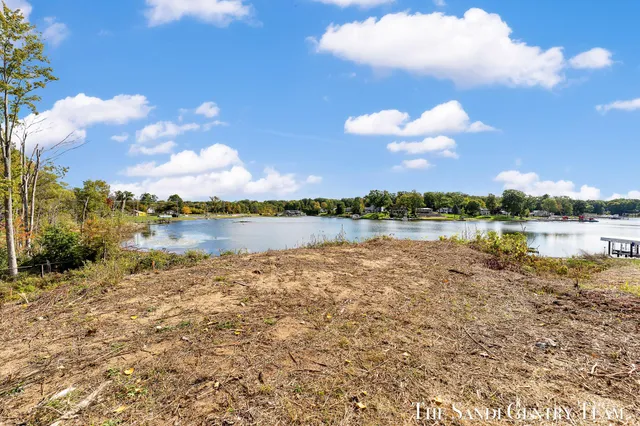 $799,900 | 148 Lake Street, Fruitport, MI 49415