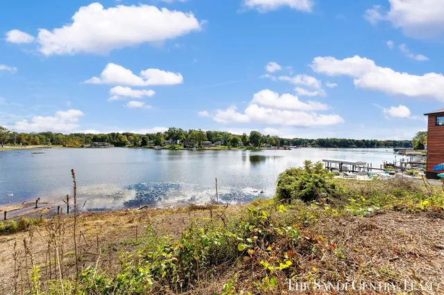 $799,900 | 148 Lake Street, Fruitport, MI 49415