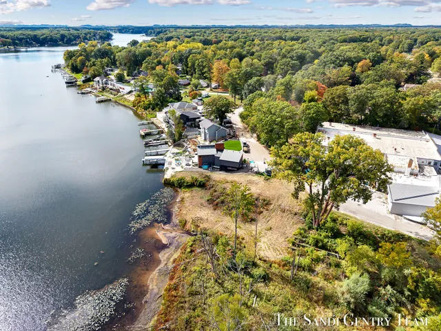 $799,900 | 148 Lake Street, Fruitport, MI 49415