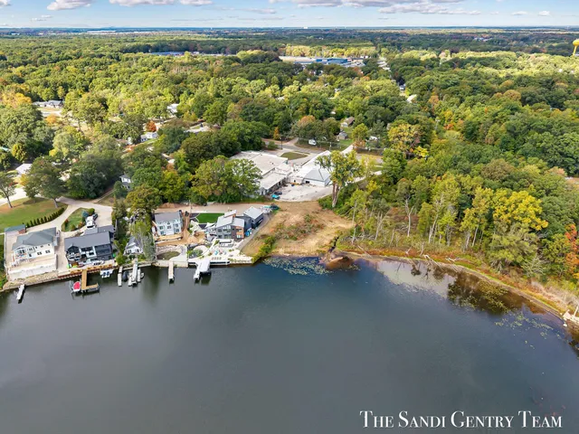 $799,900 | 148 Lake Street, Fruitport, MI 49415