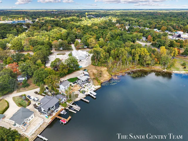 $799,900 | 148 Lake Street, Fruitport, MI 49415