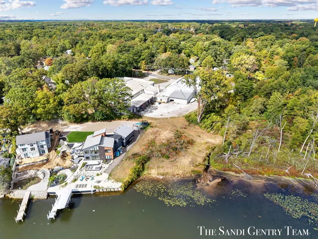 $799,900 | 148 Lake Street, Fruitport, MI 49415