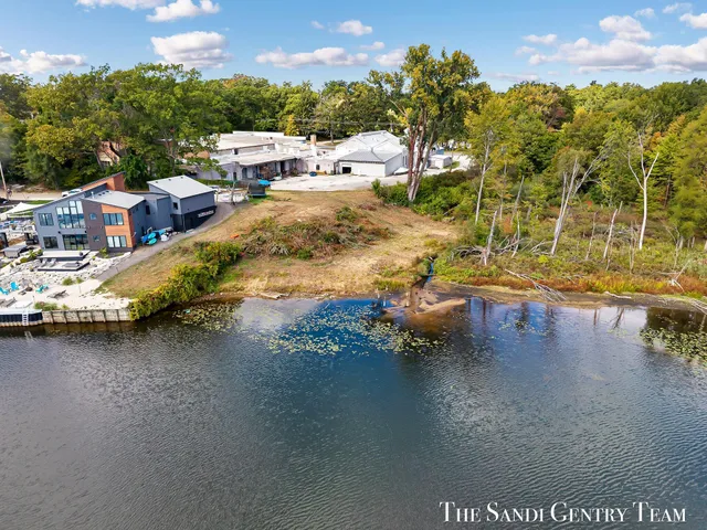 $799,900 | 148 Lake Street, Fruitport, MI 49415