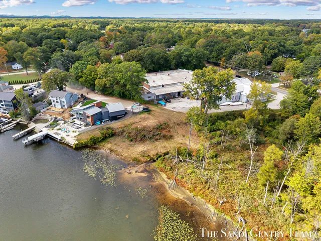 $799,900 | 148 Lake Street, Fruitport, MI 49415