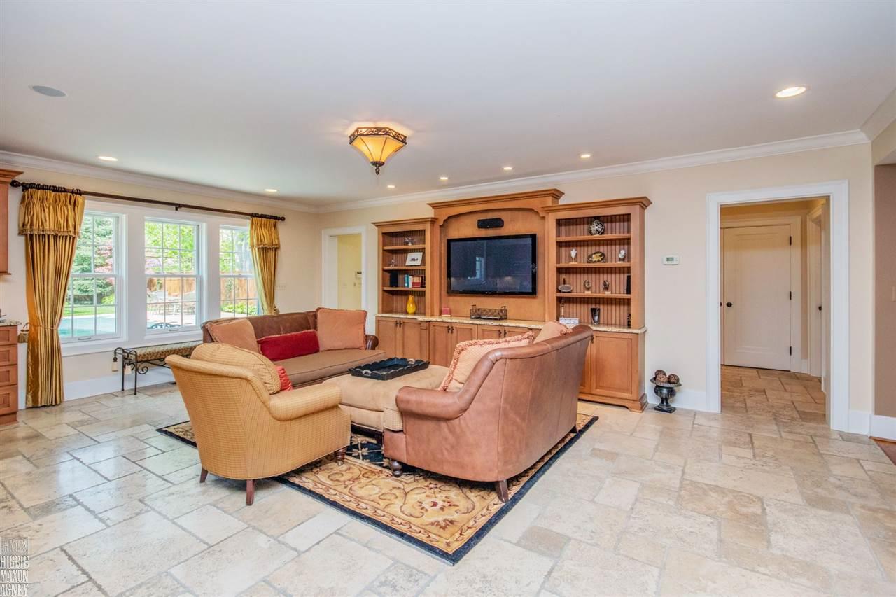 1015 Yorkshire Road Grosse Pointe Park, MI 48230 - Photo 11 of 40
