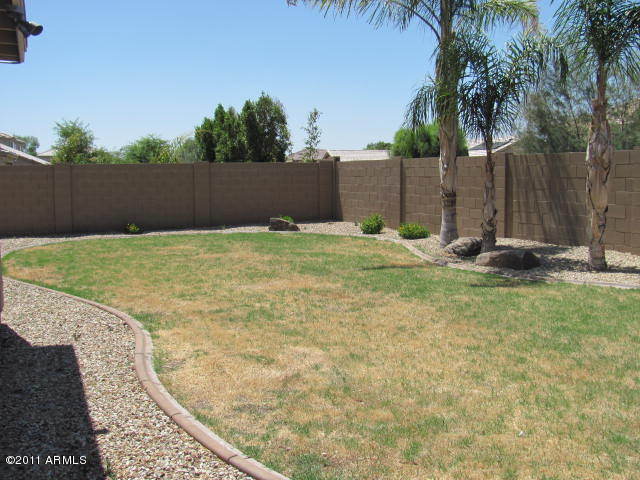 1620 East Beverly Road Phoenix, AZ 85042 - Photo 13 of 13 BACKYARD
