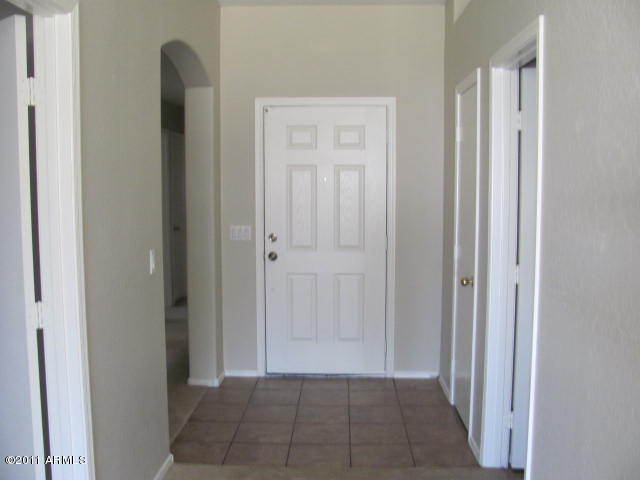 1620 East Beverly Road Phoenix, AZ 85042 - Photo 2 of 13 ENRTY
