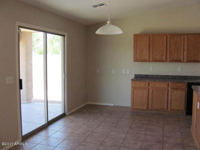 1620 East Beverly Road Phoenix, AZ 85042 - Photo 4 of 13 DINING AREA