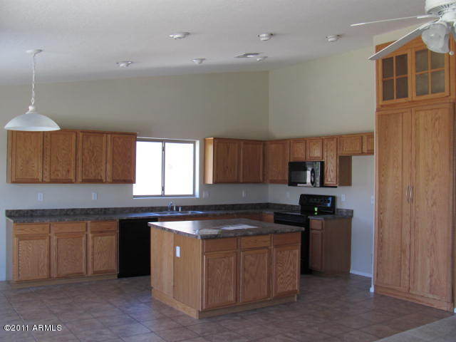 1620 East Beverly Road Phoenix, AZ 85042 - Photo 5 of 13 KITCHEN