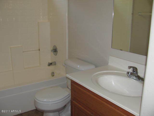1620 East Beverly Road Phoenix, AZ 85042 - Photo 8 of 13 BATHROOM