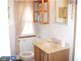 252 West Roland Road Brookhaven, PA 19015 - Photo 7 of 12 Gallery Image 7