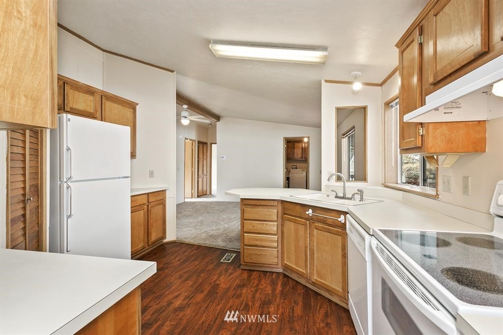 12523 Northeast 199th Street Bothell, WA 98011 - Photo 9 of 19 Gallery Image 9