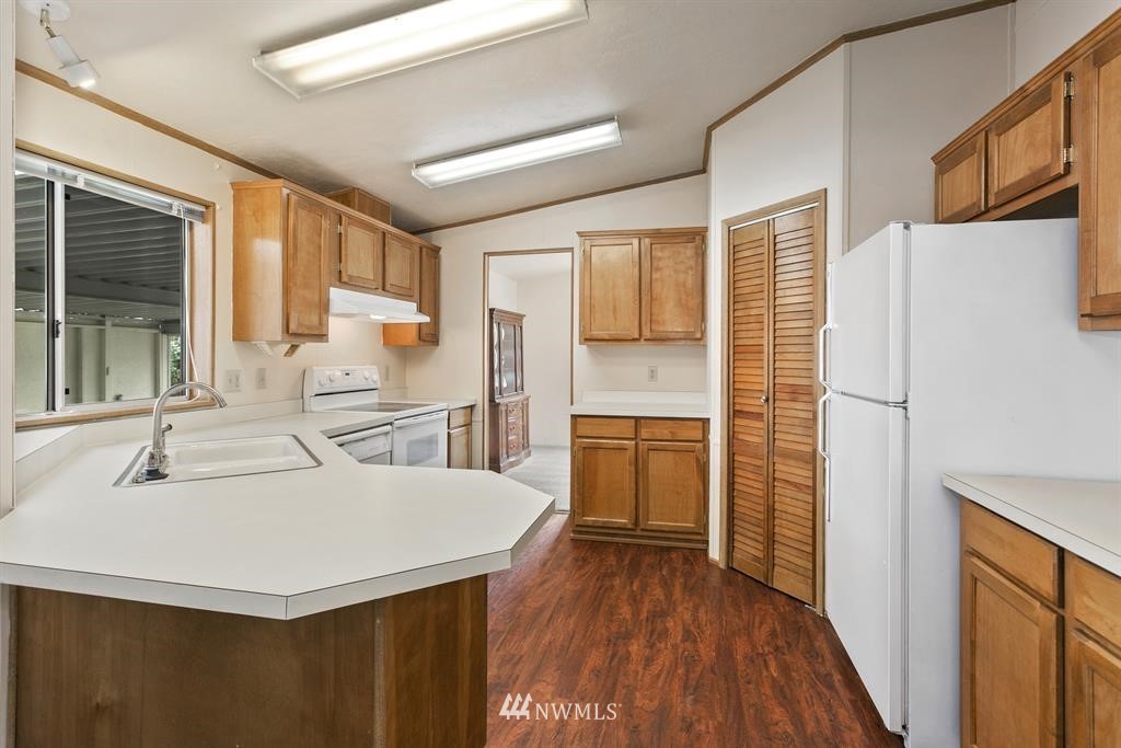 12523 Northeast 199th Street Bothell, WA 98011 - Photo 10 of 19 Gallery Image 10