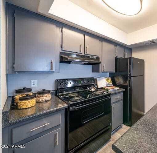 949 South Longmore, Unit 1 Mesa, AZ 85202 - Photo 5 of 22 Kitchen