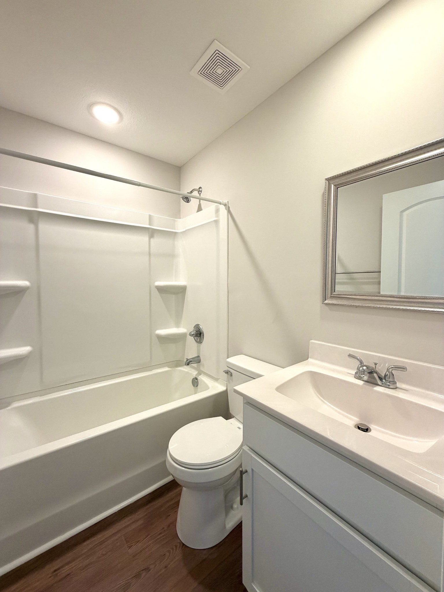 509 Britton Springs Road, Unit B3 Clarksville, TN 37042 - Photo 18 of 20 a bathroom with a sink a toilet and a bathtub