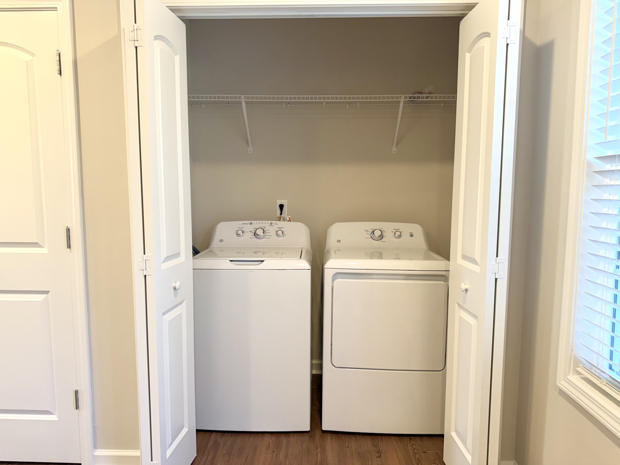509 Britton Springs Road, Unit B3 Clarksville, TN 37042 - Photo 10 of 20 a utility room with dryer and washer