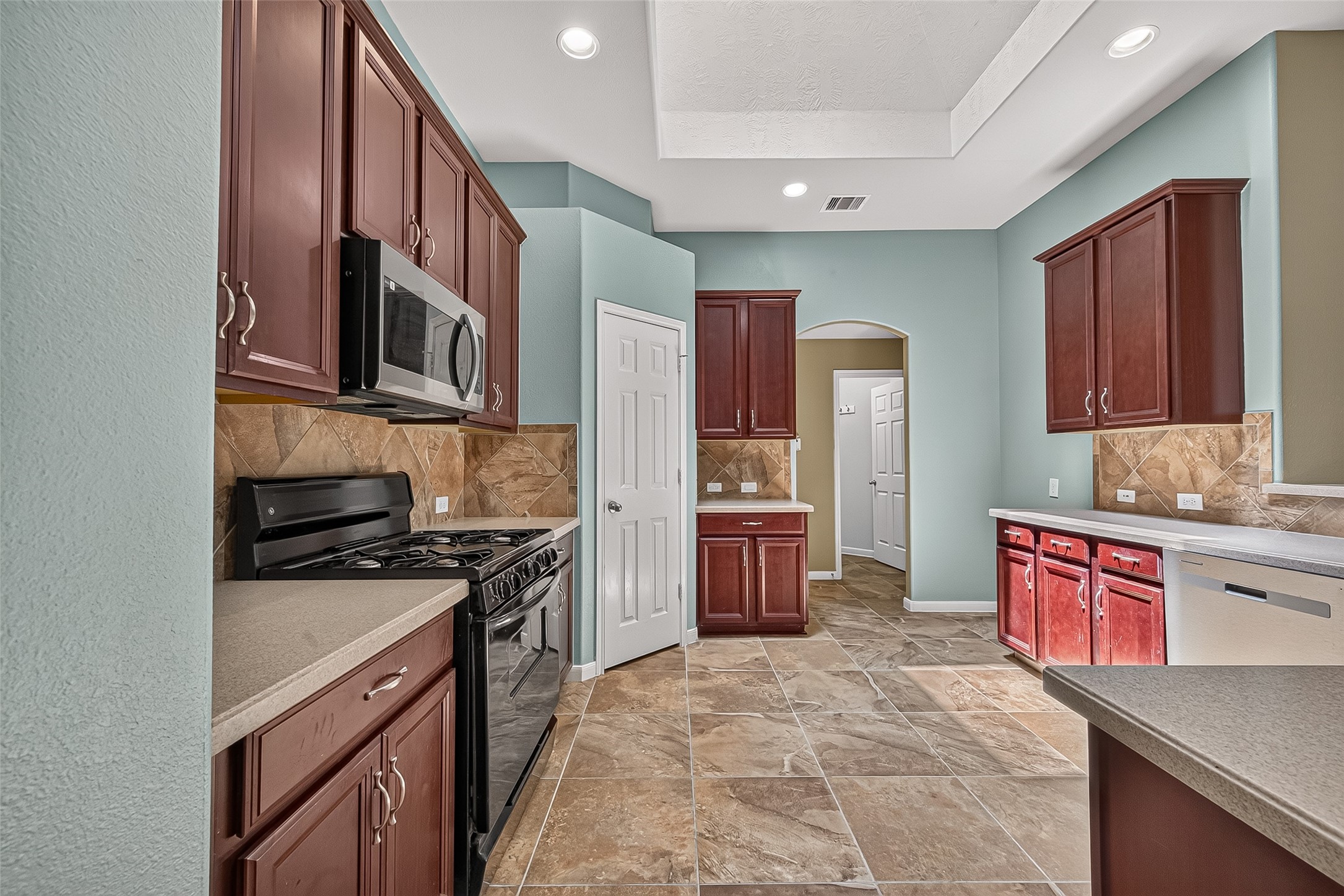 2014 Foxgate Drive Rosenberg, TX 77471 - Photo 9 of 24 Spacious Kitchen