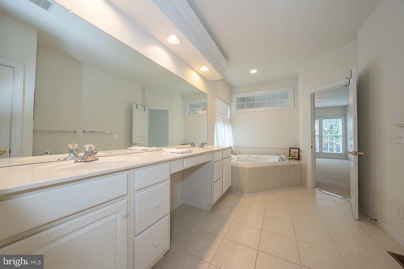 33 Ridings Way West Chester, PA 19382 - Photo 18 of 33 En-suite Bathroom
