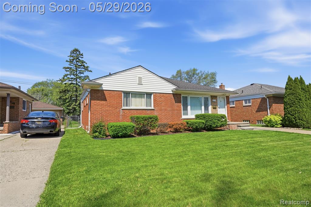 24237 Roxana Avenue Eastpointe, MI 48021 - Photo 2 of 31