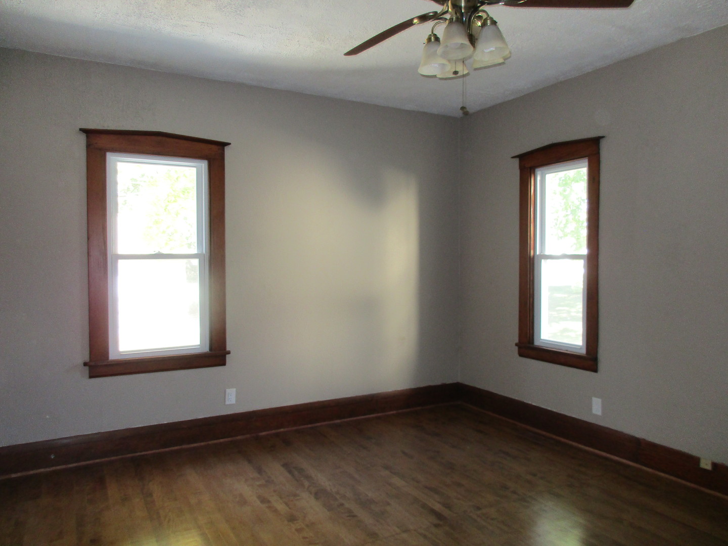 369 South Chicago Avenue Kankakee, IL 60901 - Photo 22 of 40 an empty room with a window