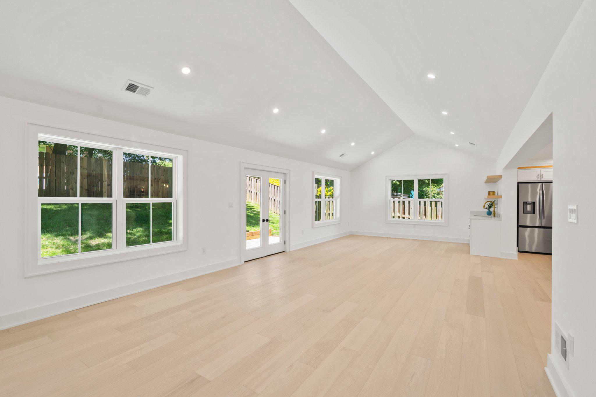 209 Thistle Drive Silver Spring, MD 20901 - Photo 5 of 34 Family room