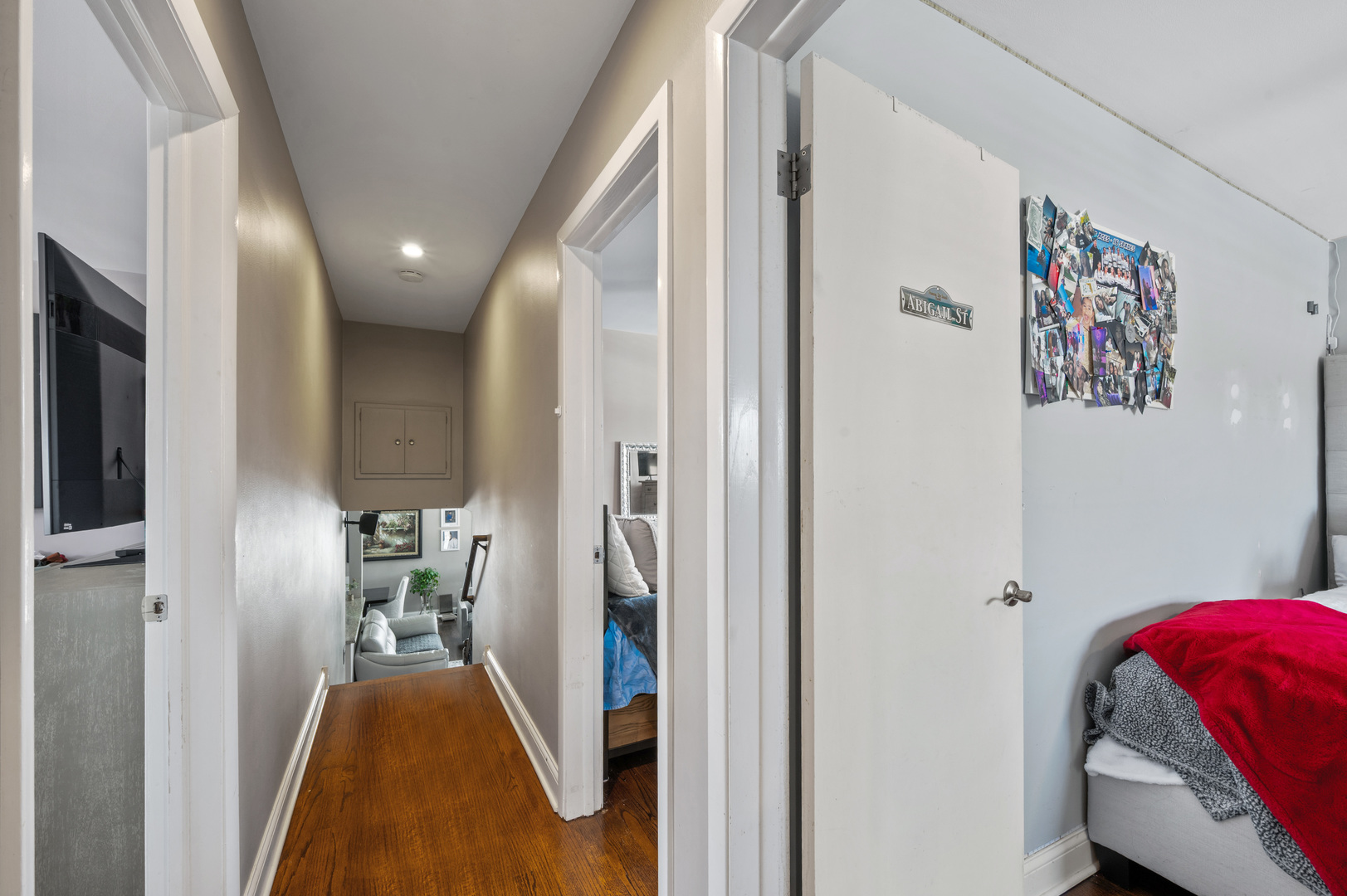 8426 West Betty Terrace Niles, IL 60714 - Photo 22 of 40 a en suite bathroom with a sink