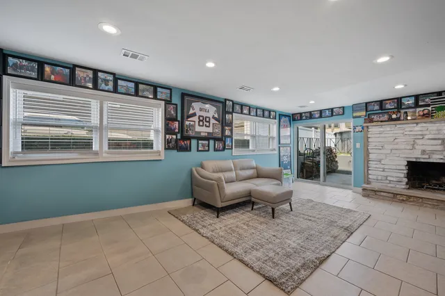 $625,000 | 8426 West Betty Terrace, Niles, IL 60714