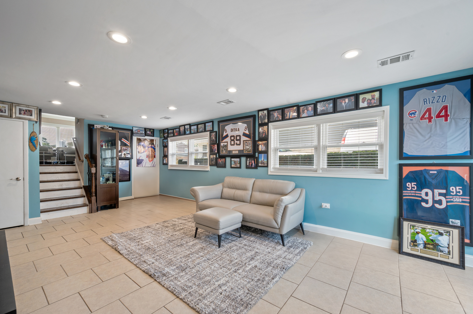 8426 West Betty Terrace Niles, IL 60714 - Photo 28 of 40 a living room with furniture and a rug