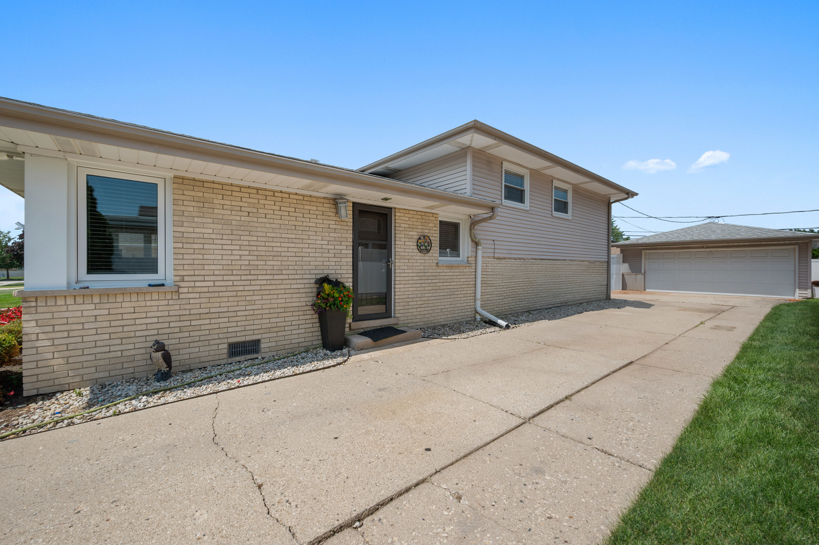 8426 West Betty Terrace Niles, IL 60714 - Photo 34 of 40 a backyard of a house with potted plants