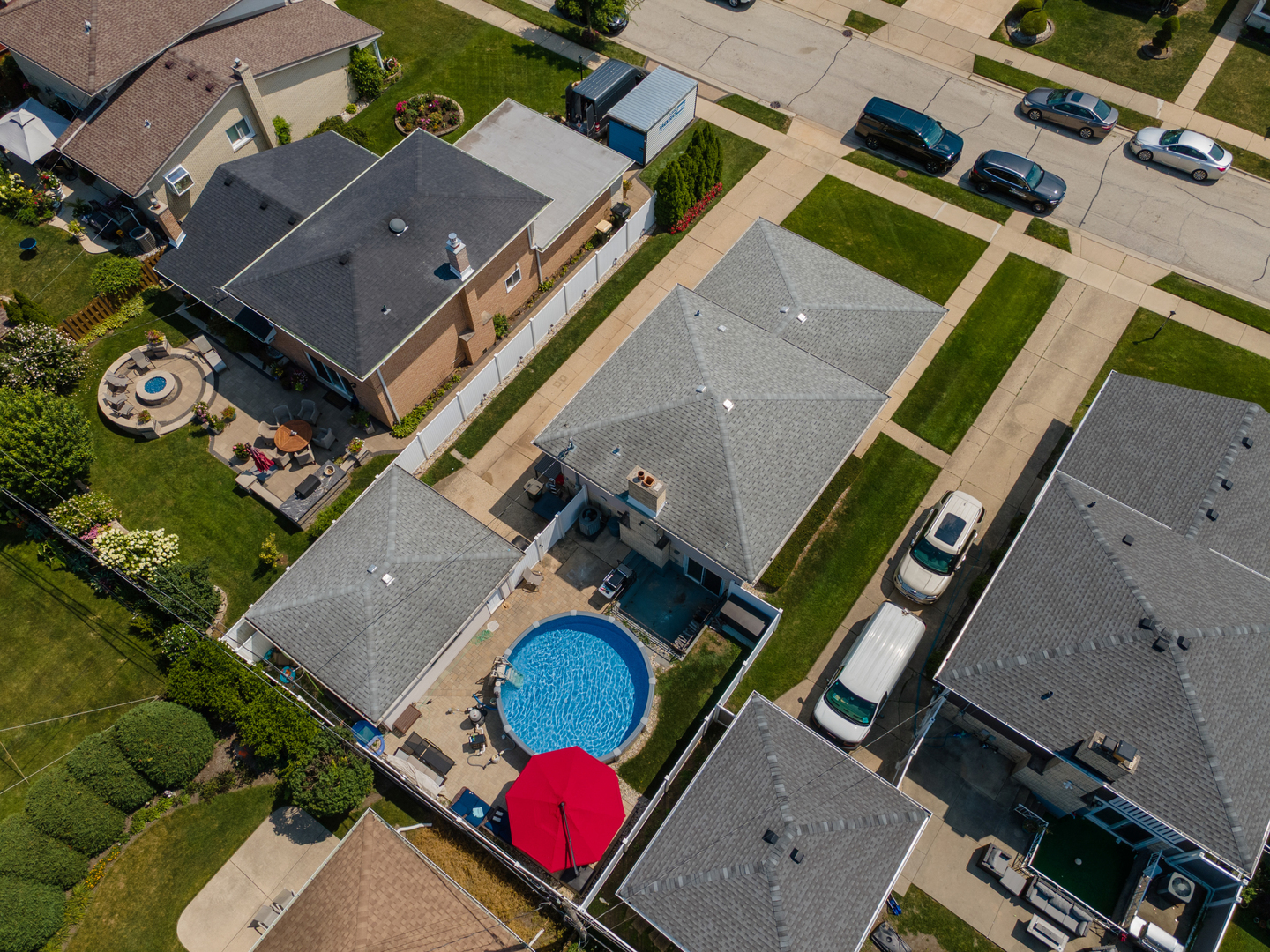 8426 West Betty Terrace Niles, IL 60714 - Photo 39 of 40 an aerial view of a house with a yard