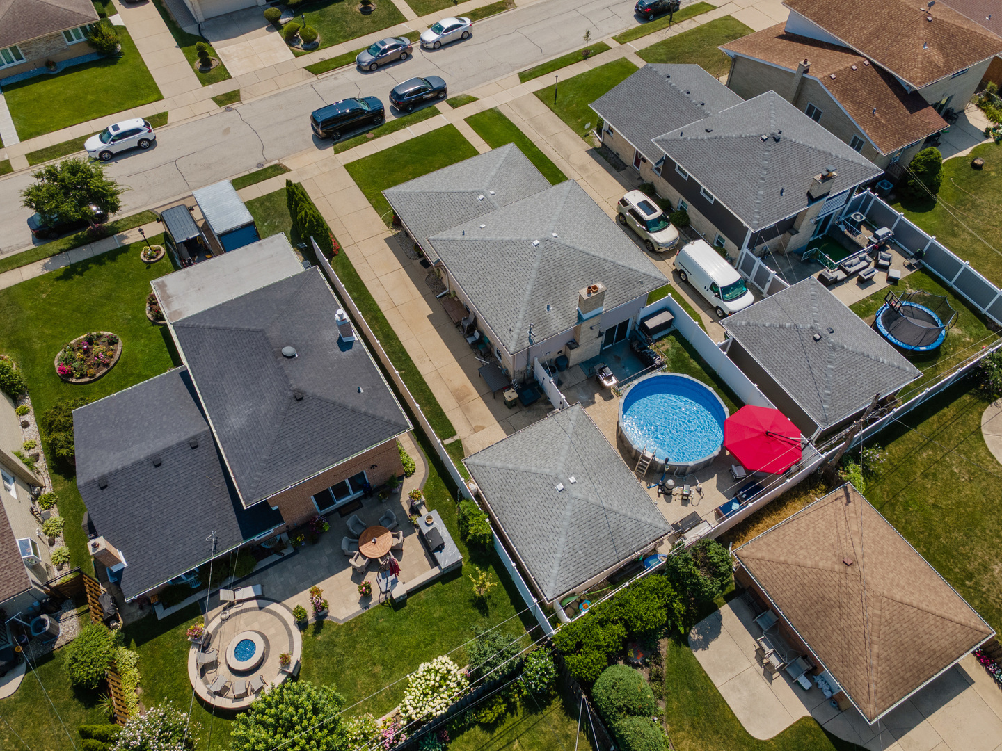 8426 West Betty Terrace Niles, IL 60714 - Photo 40 of 40 an aerial view of a house with a garden